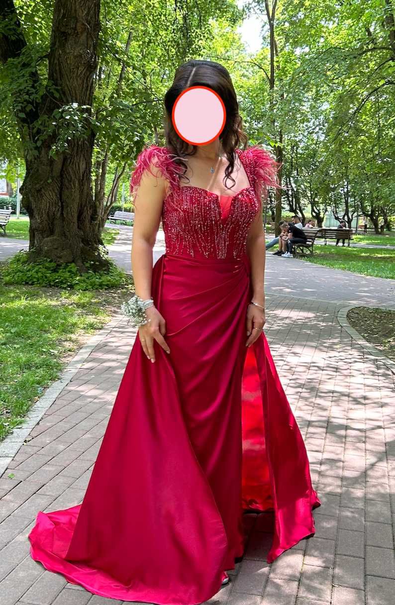 Rochie eleganta (38) din satin cu trena, rosie cu pene