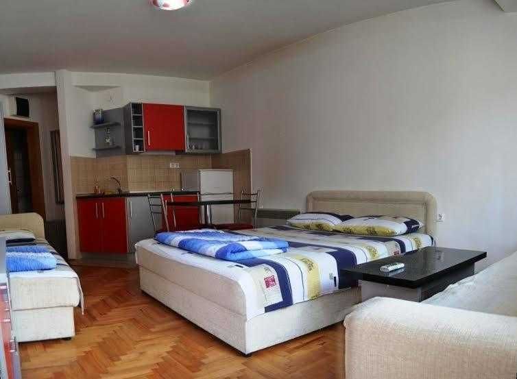 Дава се под наем Едностаен апартамент в Пловдив, Тракия - 33 кв.м за 153 € - Снимка #1