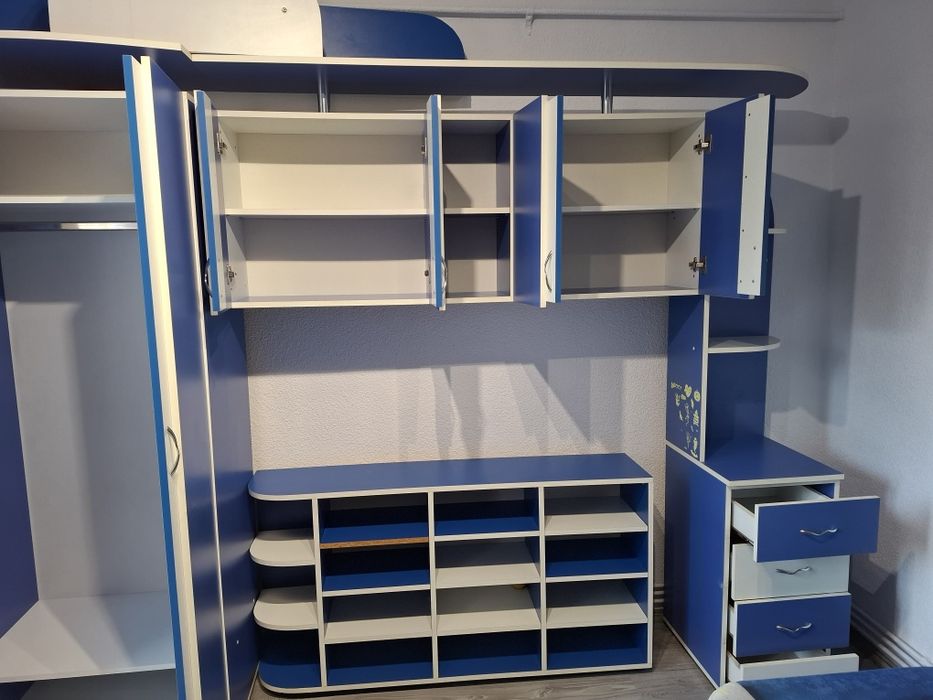 Vând  mobilă  birou etajera plus corp cu rafturi și birou