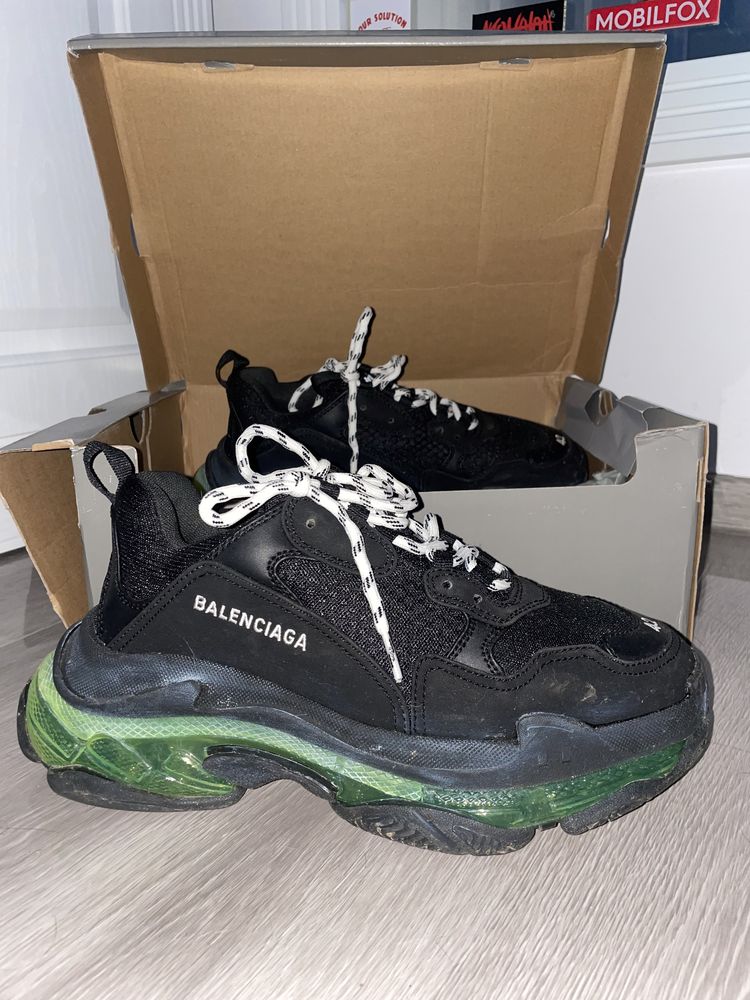 vand BALENCIAGA triple S noi.