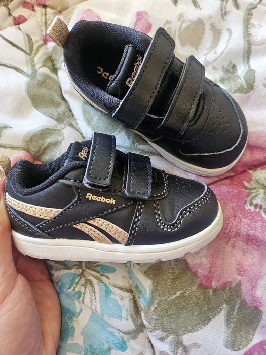 Обувки за момиче 21н. И две рокли Майорал 18м.86см.