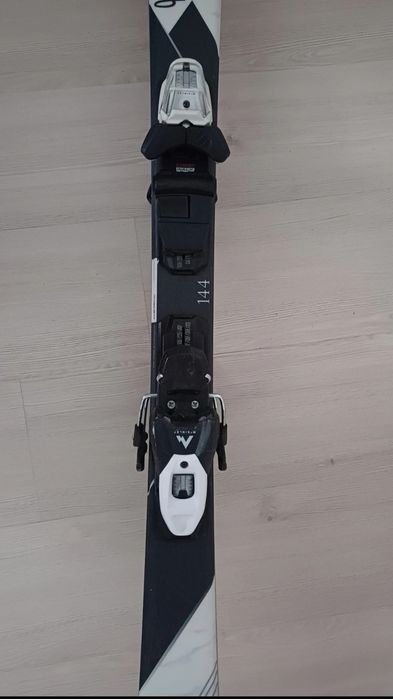 Skiuri purtate 2 sezoane în stare buna