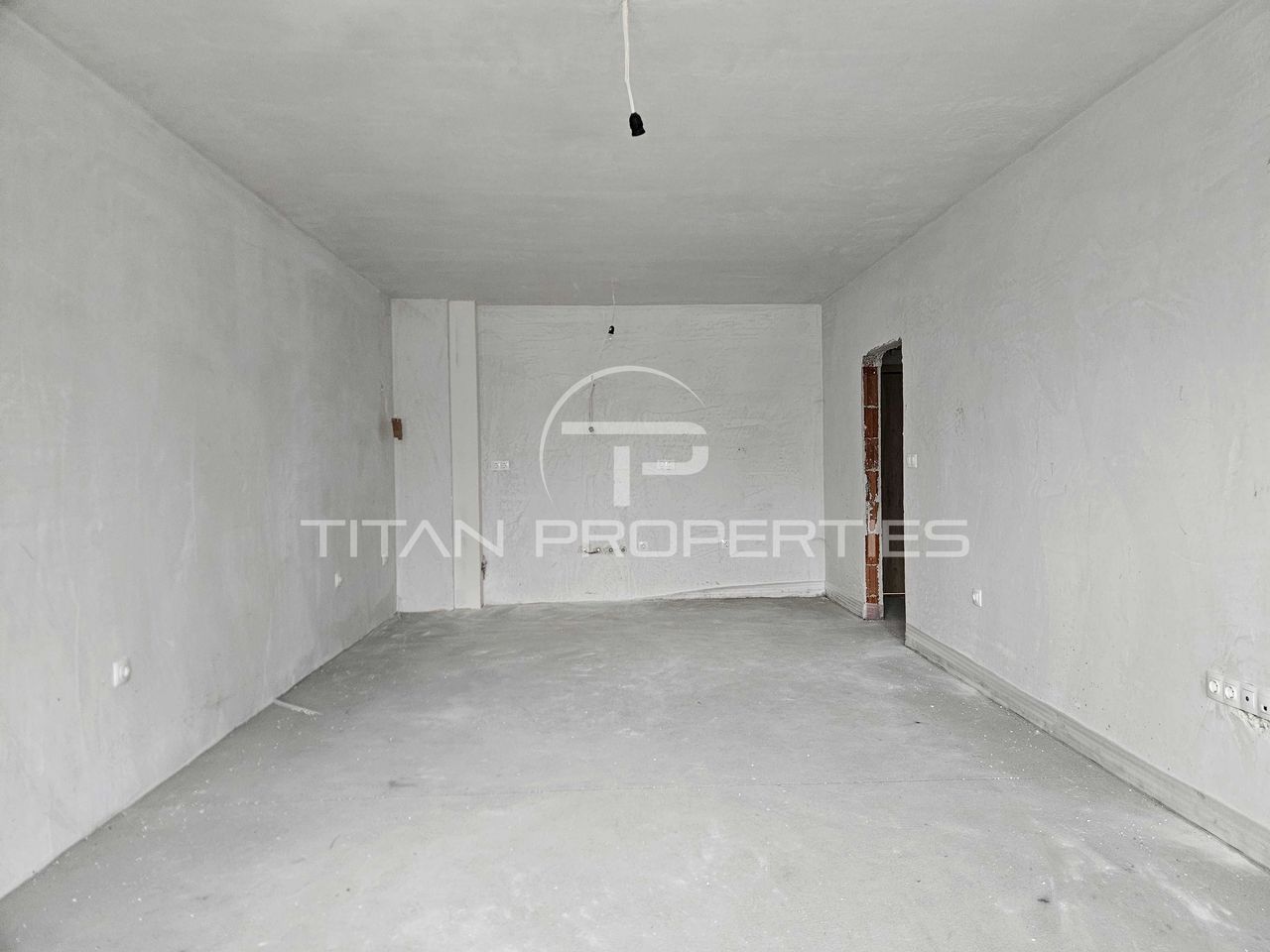 Продава се Тристаен апартамент в Пловдив, Център - 114 кв.м за 1406 €/кв.м - Снимка #1