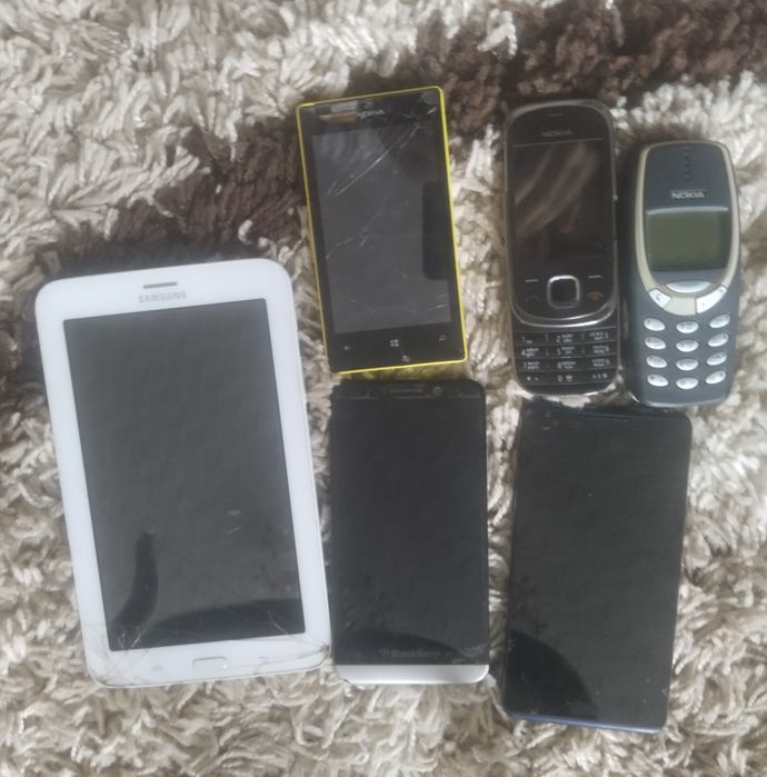 Продам телефоны и планшет на запчасти