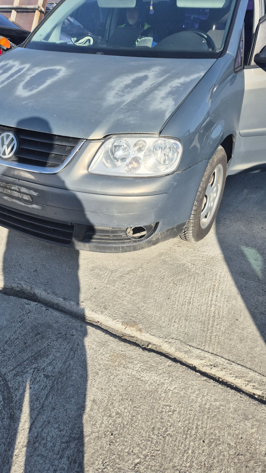 Bara fata vw touran.
