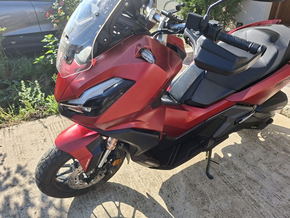 Vând Honda ADV 350