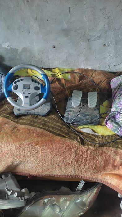 Продам руль с педалями