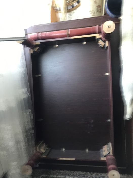 Продом стол в хорошем состоянии