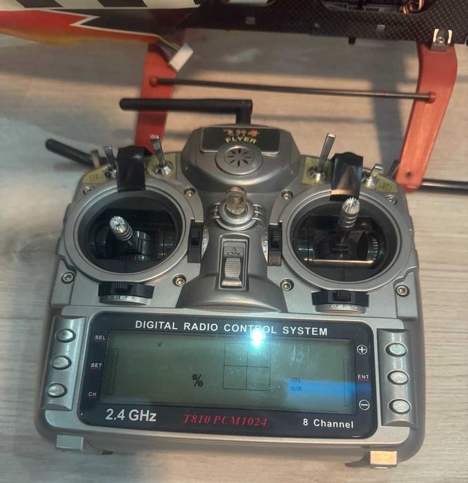 Радиоуправляем хеликоптер- нов