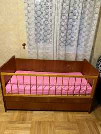 Детско легло, с матрак и чекмеджета