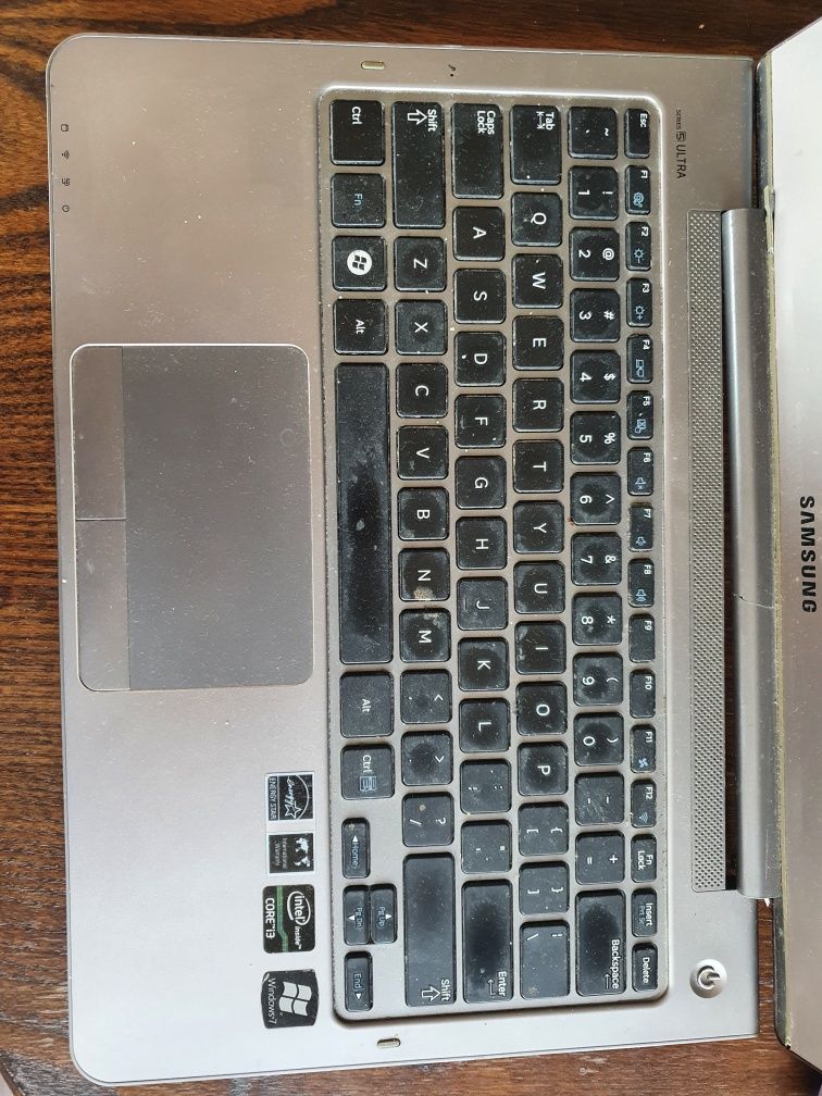 Лаптоп laptop Samsung i3 8g ram 500 sata