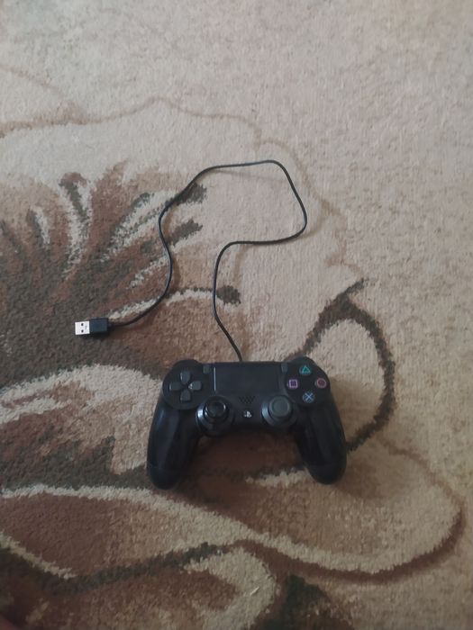 Джойстик Playstation 4 Dual shock sony  почти новый,оригинал с шнуром