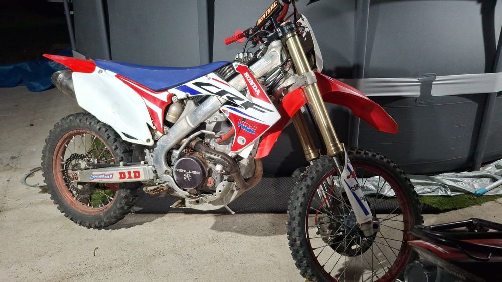 Vând Honda CRF 450 R Înmatriculata in Ro.
