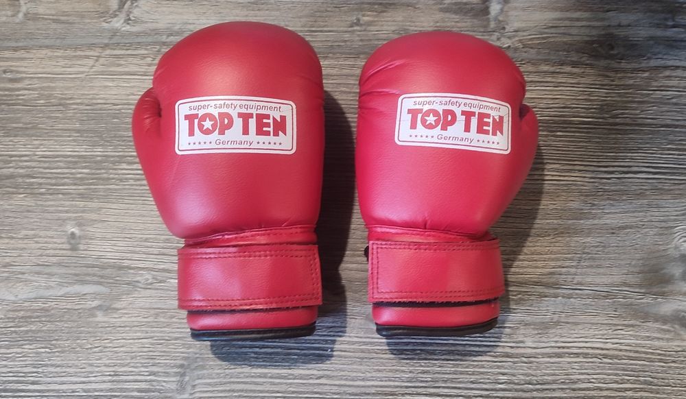 Детские перчатки для бокса, или другого вида спорта