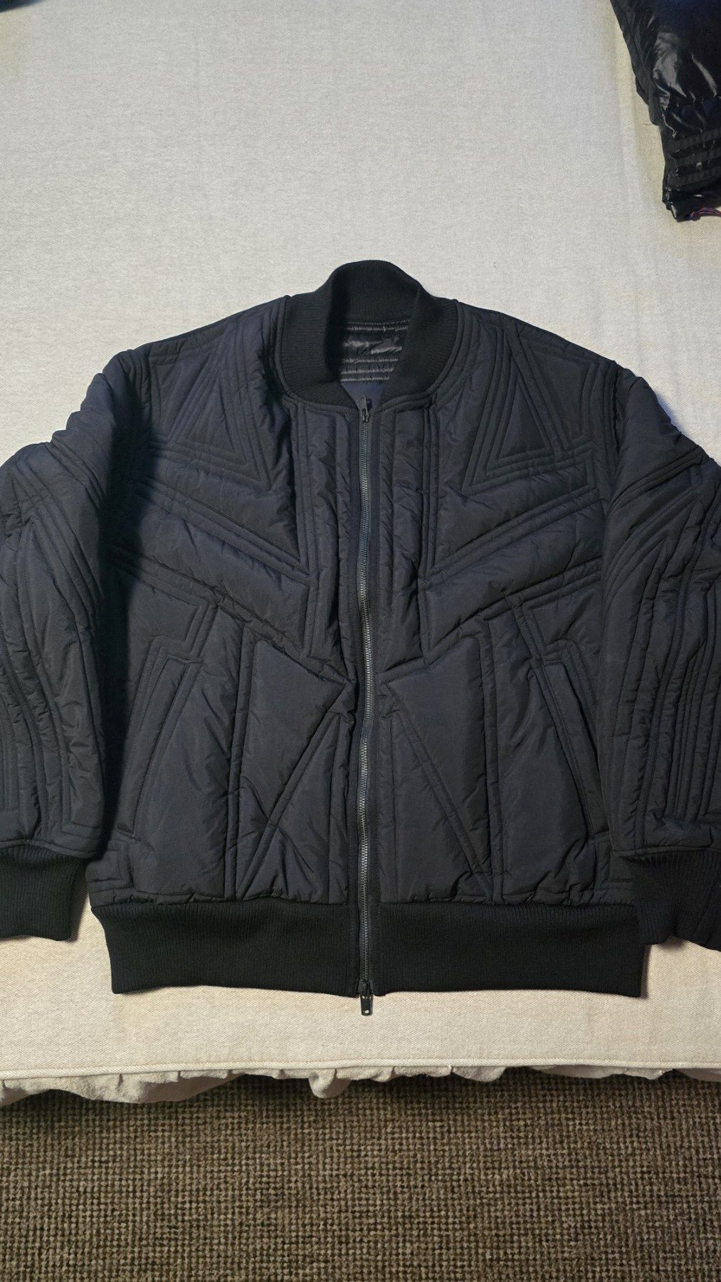 Уникален бомбър Y-3