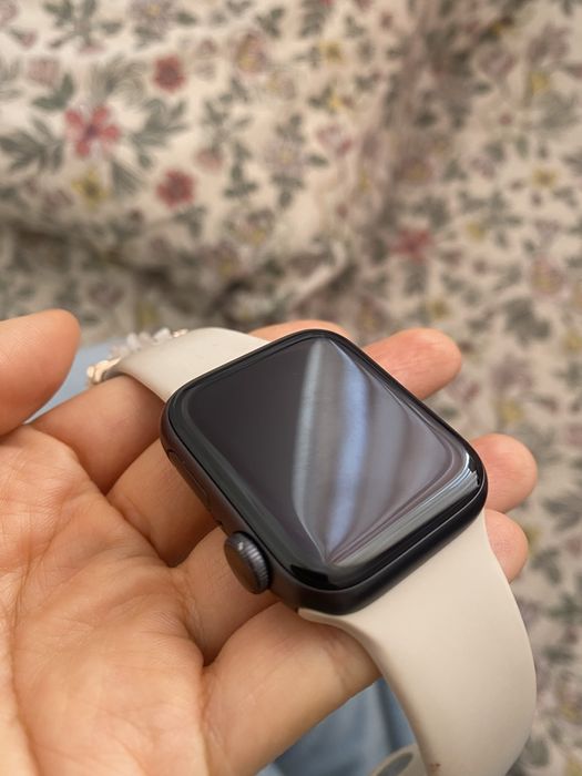 эпл вотчи 6 с зарядкой. в хорошем состоянии