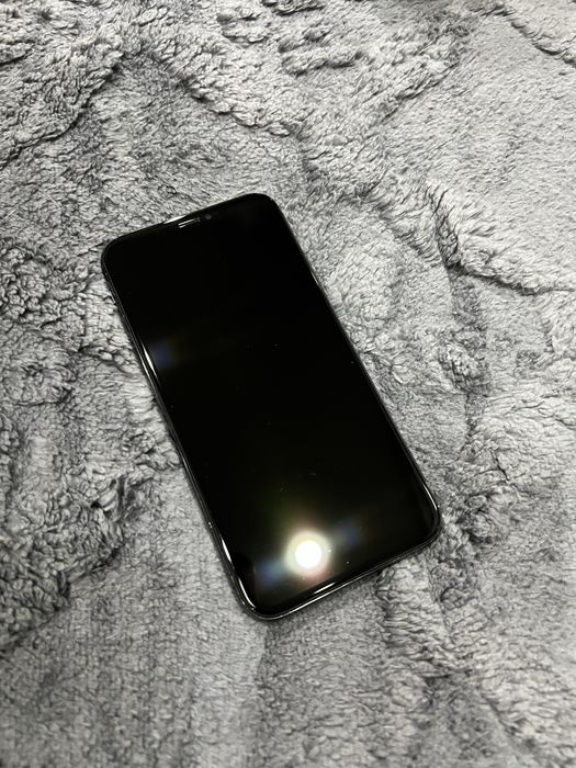 Продам айфон 10 (X)
