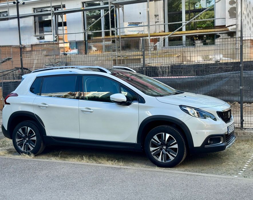 Пежо 2008,Панорамен таван и самопаркиране