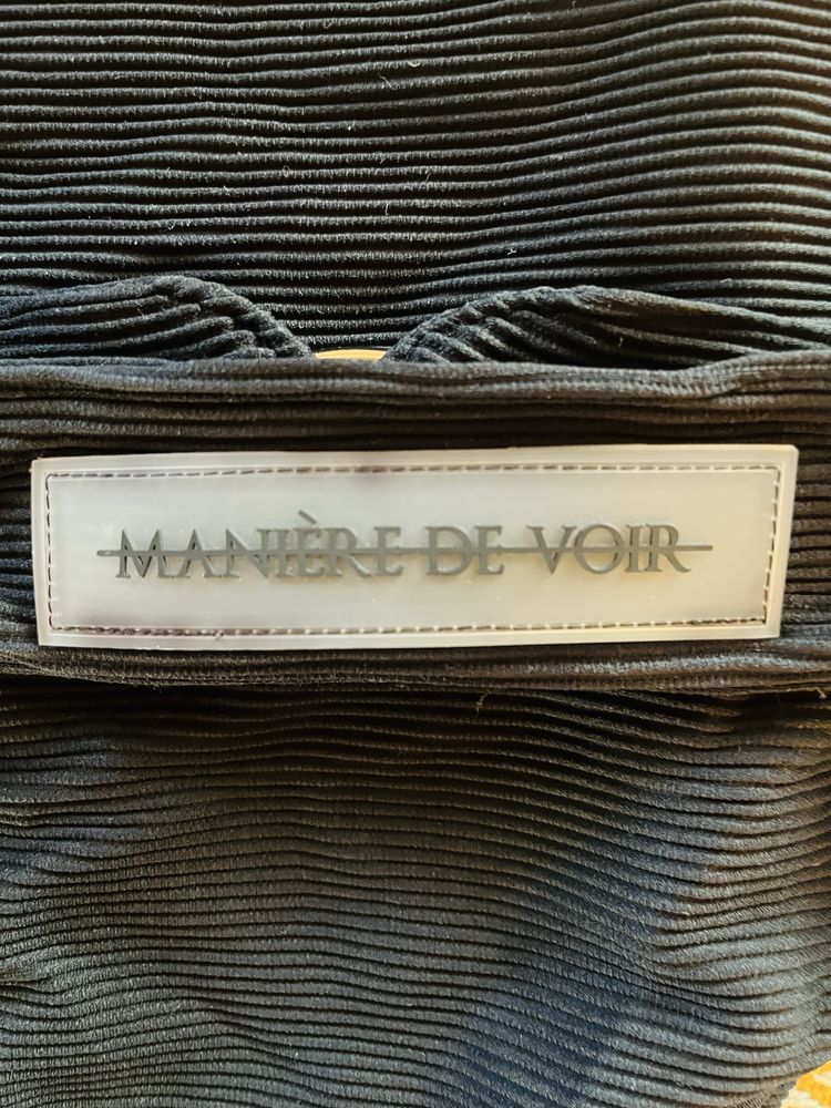 Черен цял бански maniere de voir