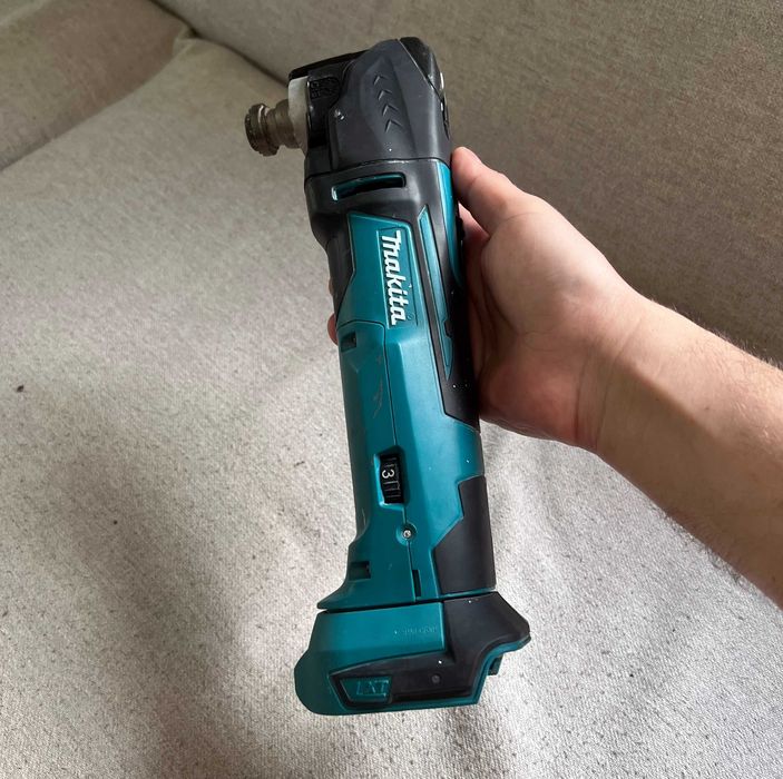 Masina unghiulara multifunctionala Makita  DTM51 pe 18V