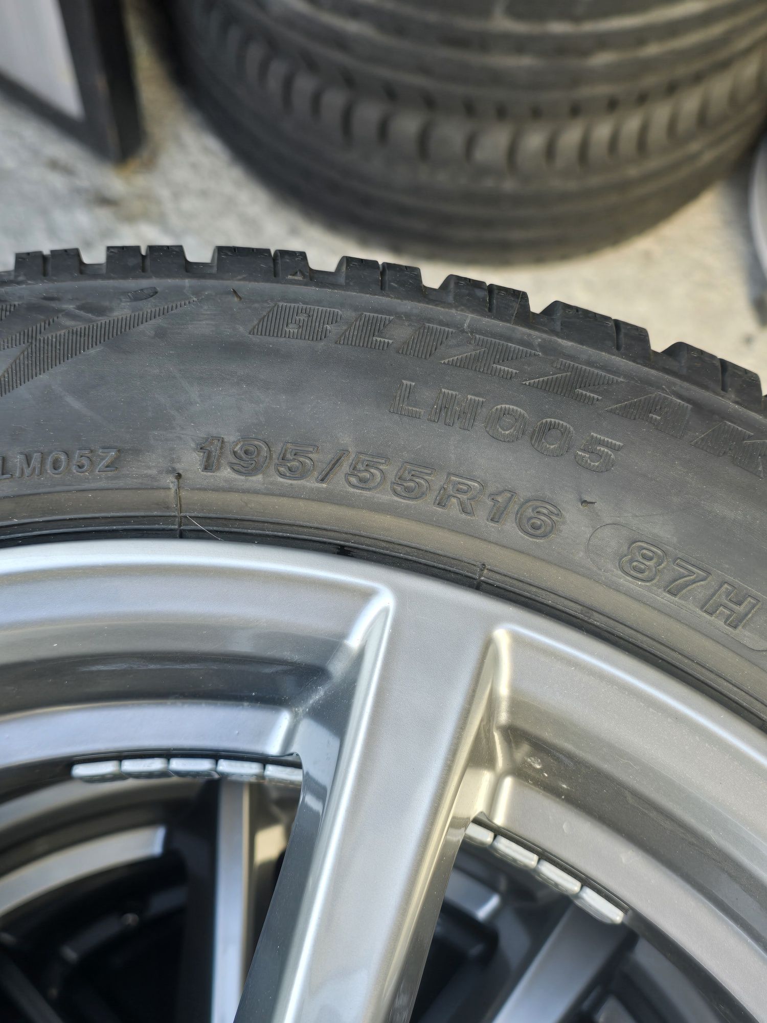 4 Броя 195/55/16 Bridgestone 2x7mm 2x5mm