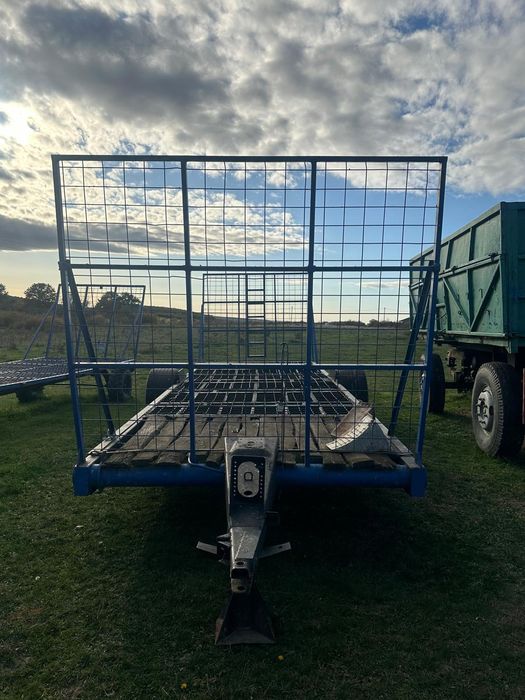Trailer baloti rotunzi și cisterna