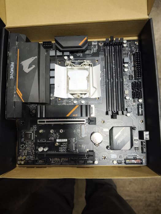 Продам Материнскую плату Aorus b460m