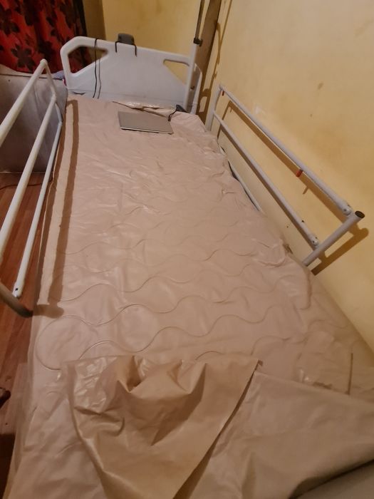 Pat spital cu saltea antiescara