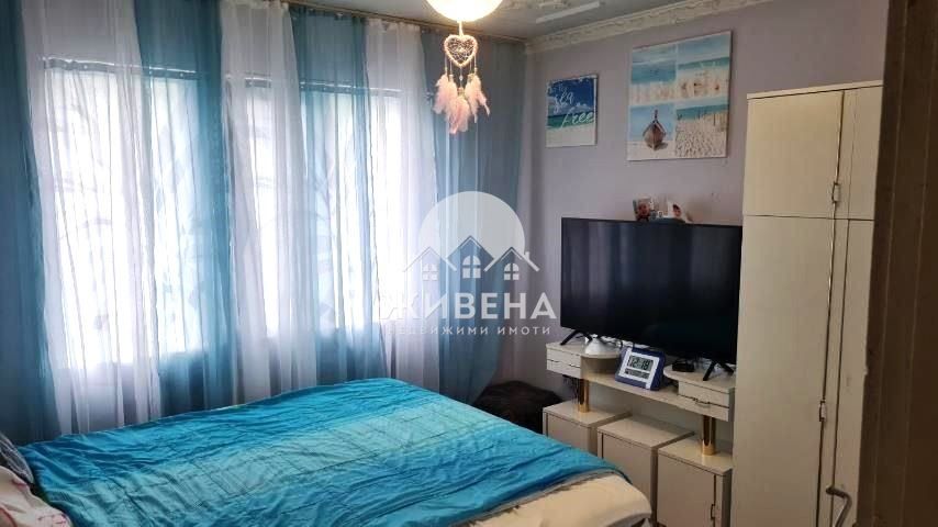 Продавам панелен 4-стаен апартамент, кв. Владиславово
