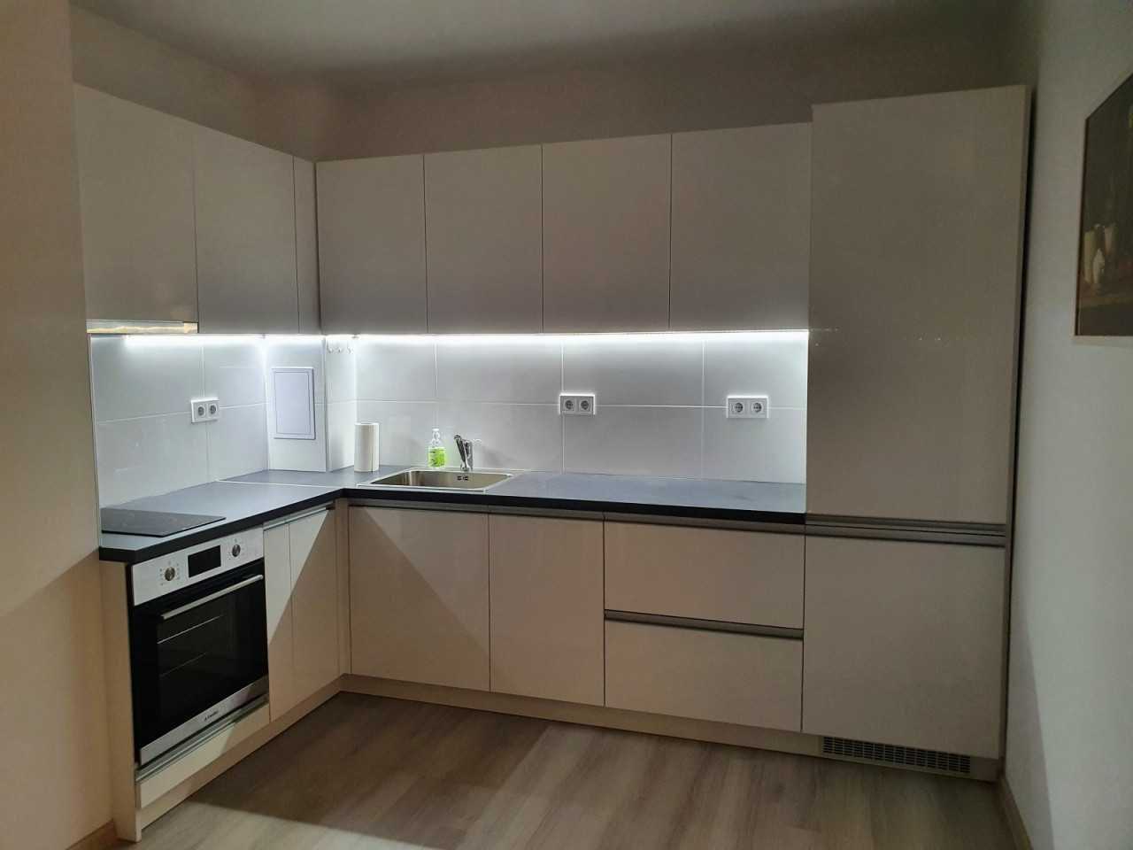 Дава се под наем Двустаен апартамент в Пловдив, Тракия - 78 кв.м за 420 € - Снимка #2