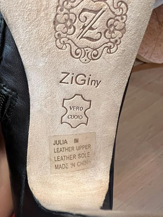 Високи ботуши с ток