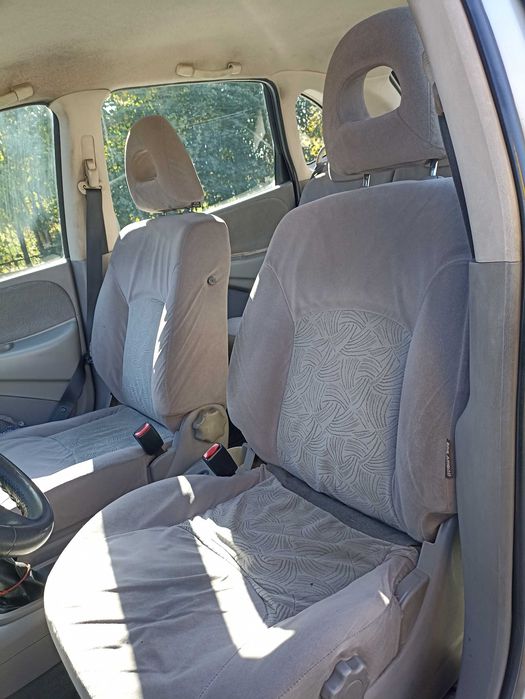 Nissan Almera Tino