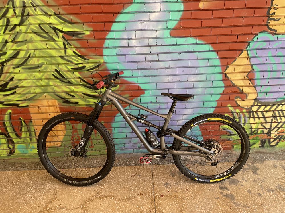 Specialized status 2022 L