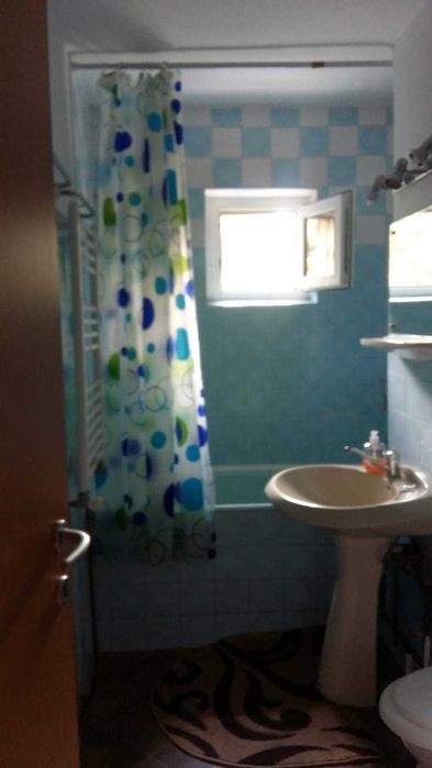 Proprietar închiriez apt 3 camere semidoc - zona Lipovei