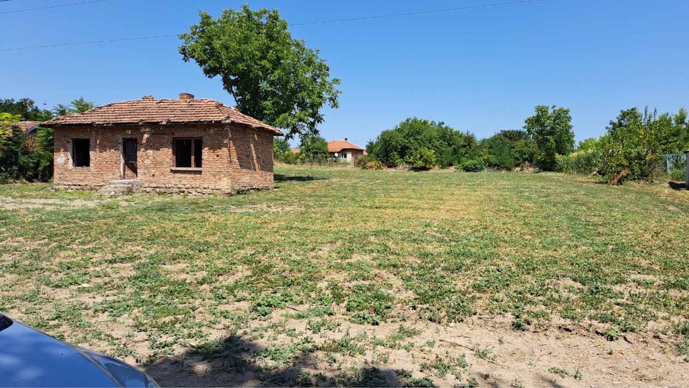 Парцел с къща в с. Обнова