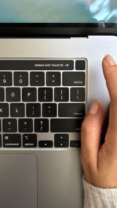 MacBook Pro 2019, 16" Touch Bar, procesor i7 2.60 GHz, 16GB, 512GB SSD