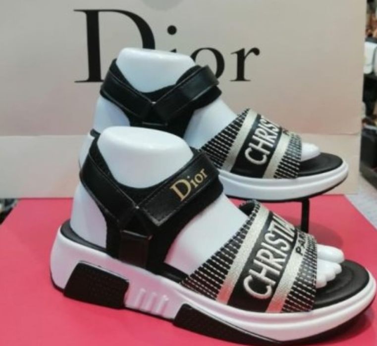 Нови сандали на Кристиан Диор