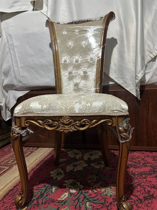 Стол и стул коричневый