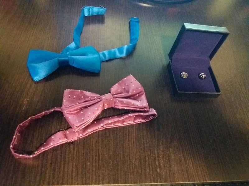 Vand set de doua papioane si un set de butoni pentru mansete