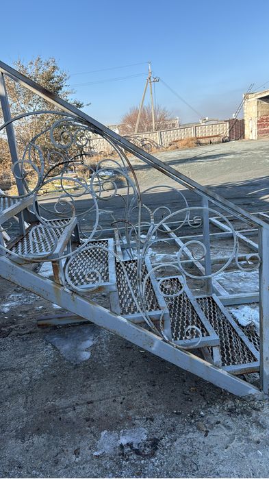 Продам готовую лестницу
