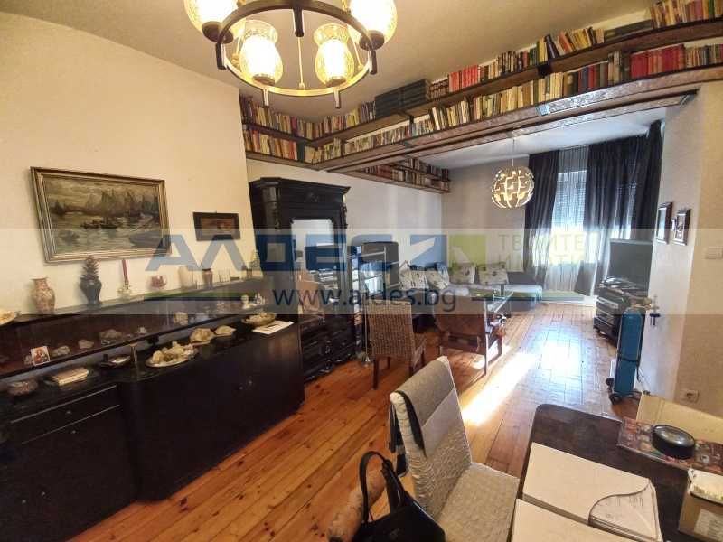 Продава се Тристаен апартамент в София, Център - 110 кв.м за 3591 €/кв.м - Снимка #2