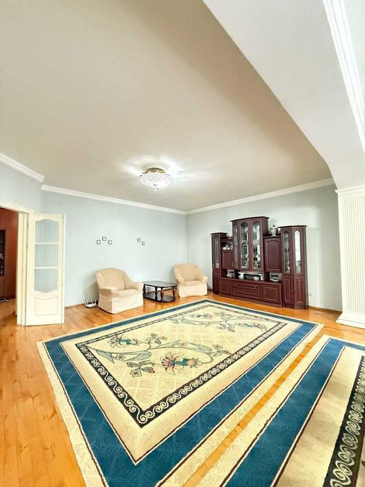 Продаётся квартира Эльбек Попугайчик 3/1//4  140м2