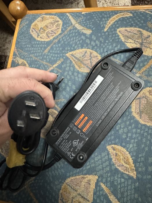 Alimntator bicicleta bosch 36V cu 2ah