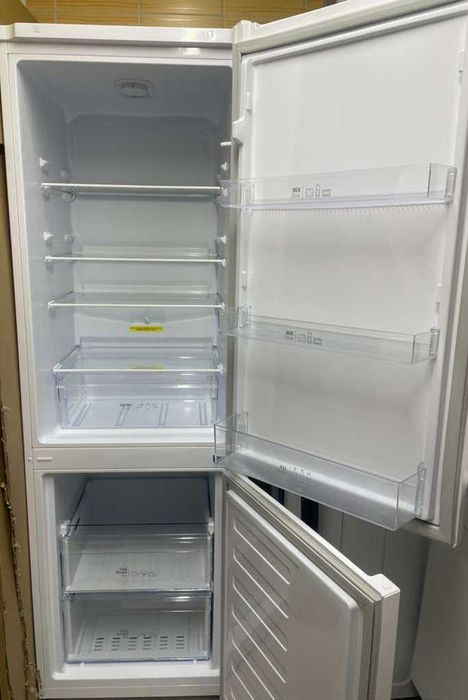 Vand frigider aproape nou