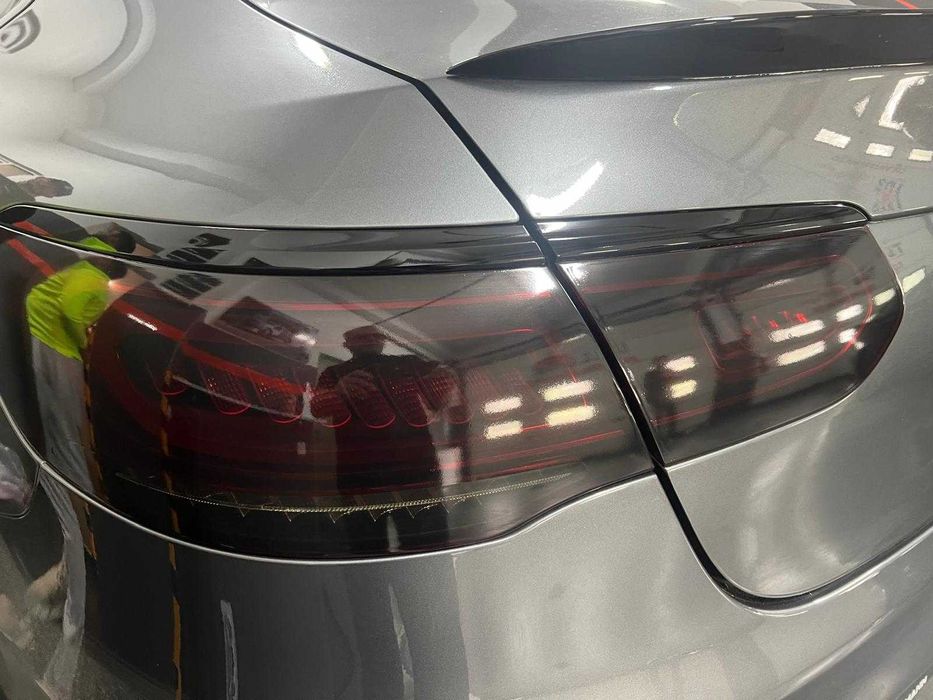 Folie Faruri și Stopuri – Transparentă sau Fumurie