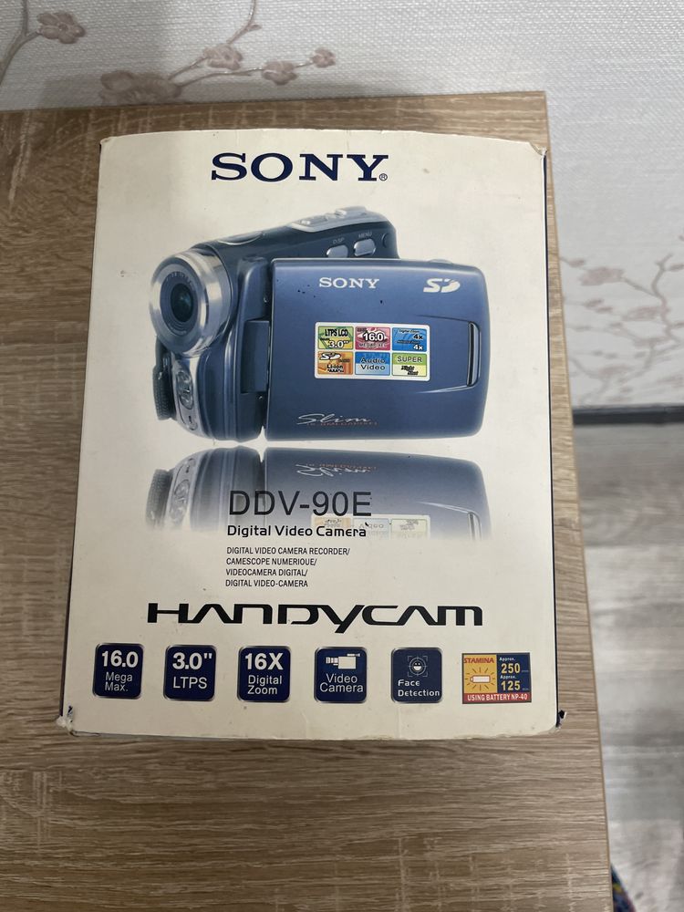 Продам видеокамеру фирма sony