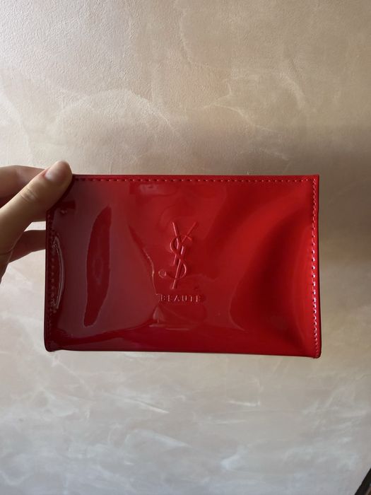 Оригинален несесер за гримове Yves Saint Laurent Red Glossy Pouch