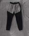 Pantaloni Nike tech
