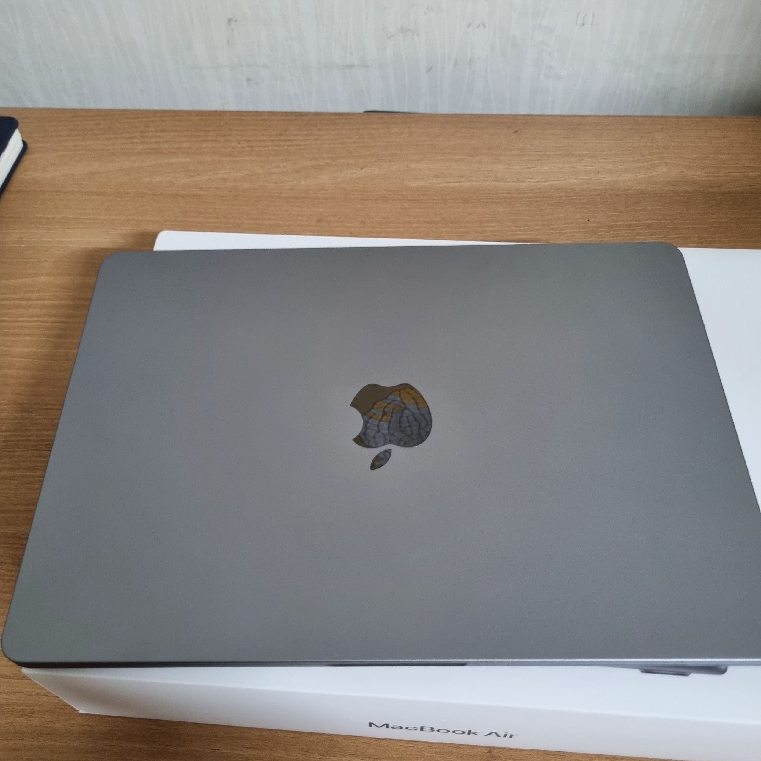 MacBook Air M3, 16-256 GB, 100% Space Gray