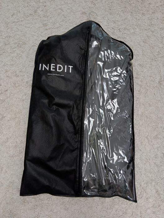 Costum Inedit în stare foarte bună